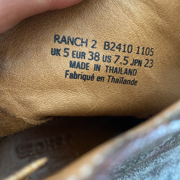 7.5 Leather Silver Painted Ankle Bootie - Picture 6 of 8